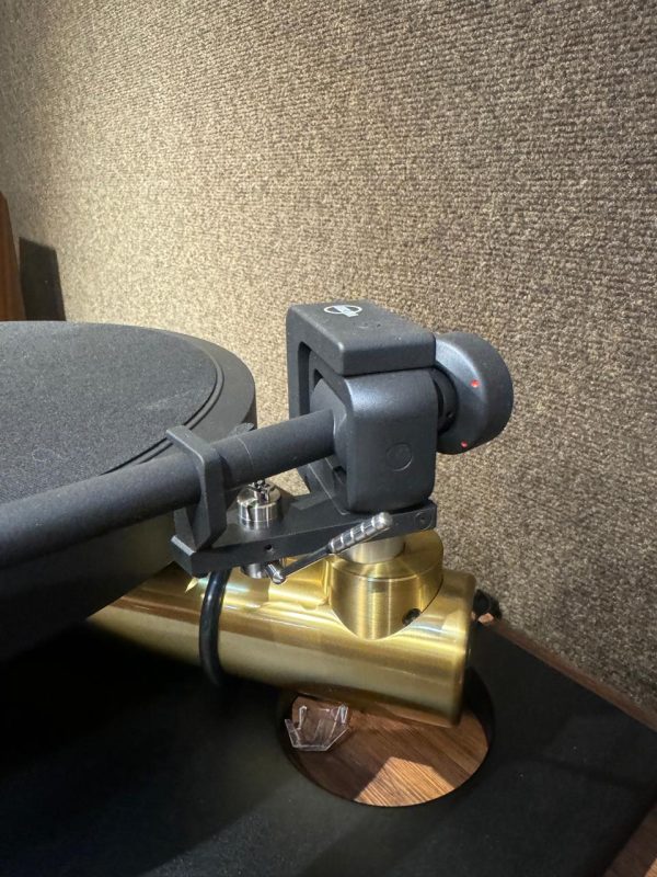 Проигрыватель винила Kuzma Stabi S + тонарм Strogi + CAR 20 MC